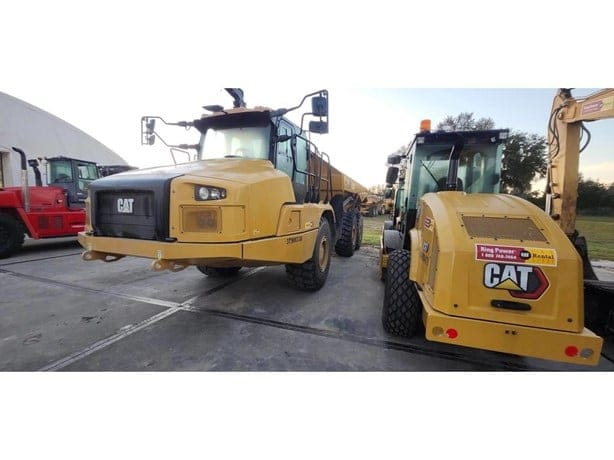 2024 CATERPILLAR 725