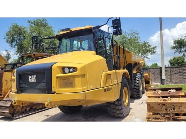 2024 CATERPILLAR 725