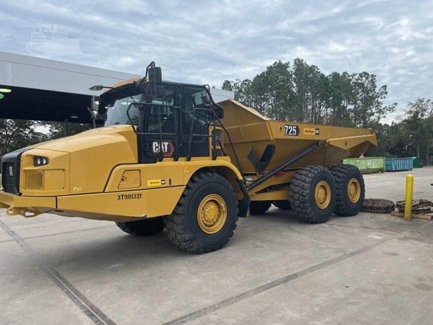 2024 CATERPILLAR 725