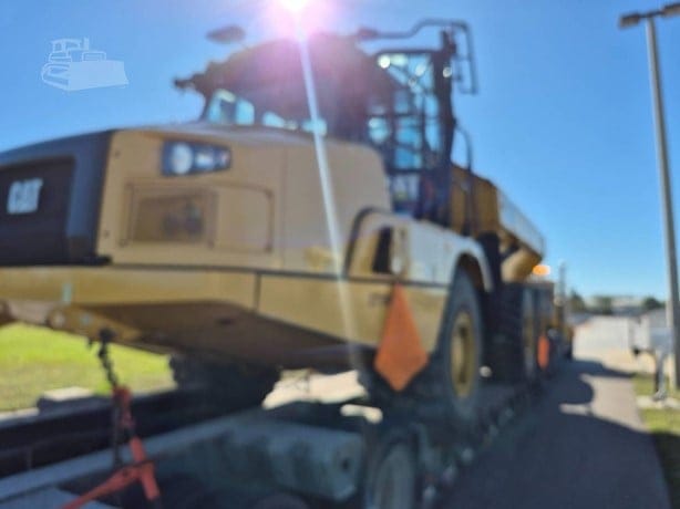 2024 CATERPILLAR 725