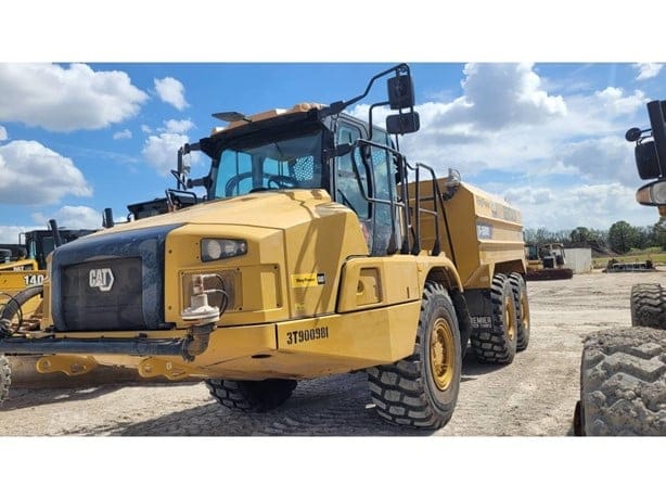 2023 CATERPILLAR 725