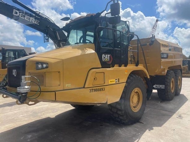 2023 CATERPILLAR 725