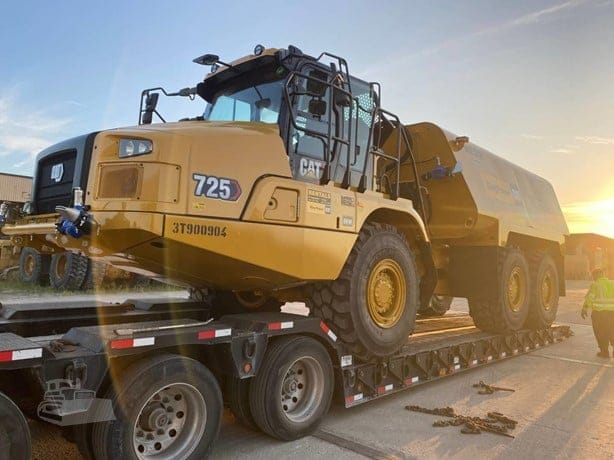 2023 CATERPILLAR 725