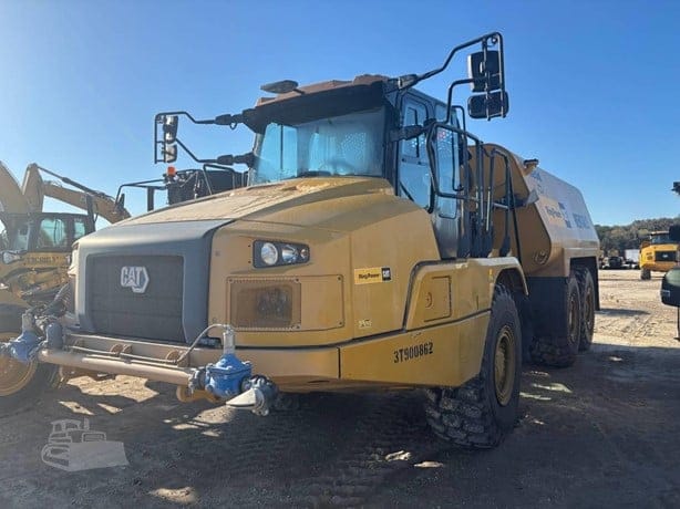 2023 CATERPILLAR 725