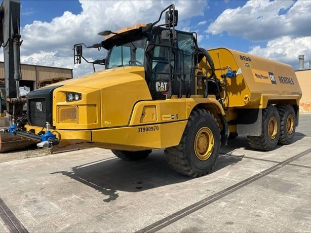 2023 CATERPILLAR 725