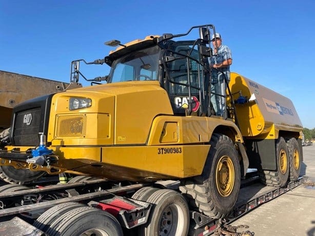 2023 CATERPILLAR 725