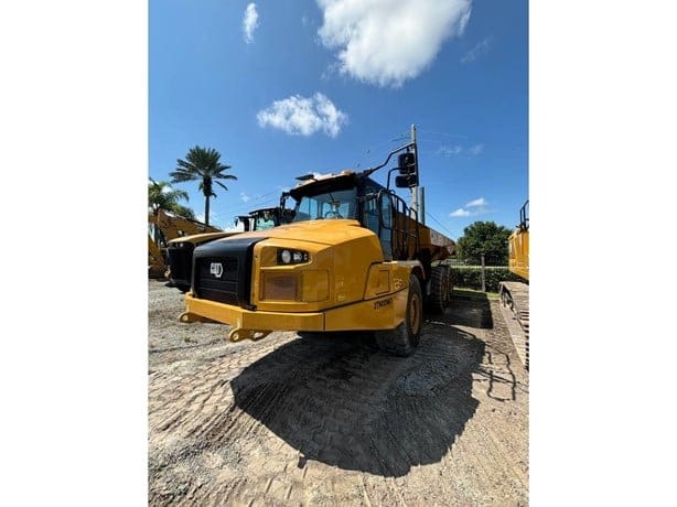 2023 CATERPILLAR 725