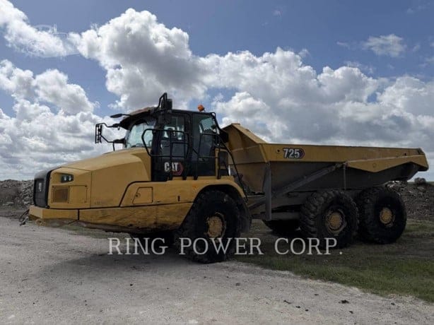 2021 CATERPILLAR 725