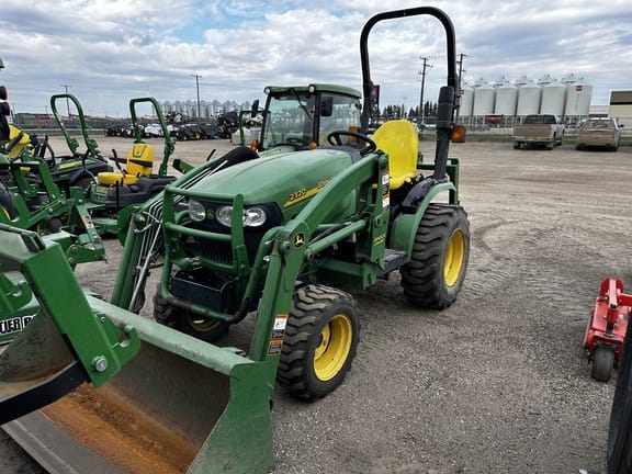 2011 John Deere 2320