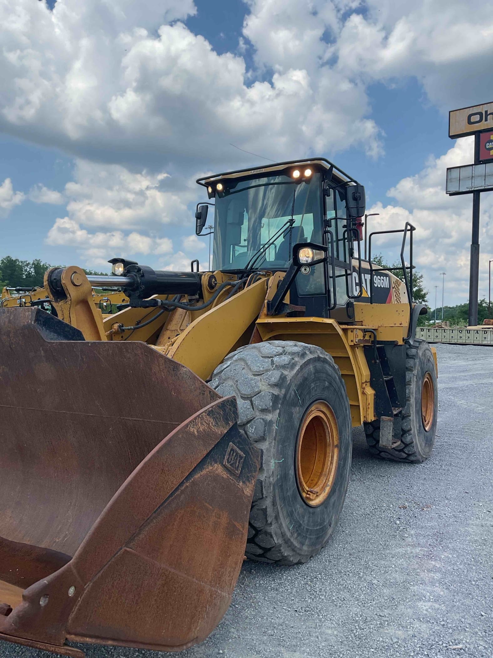 2018 CAT 966M