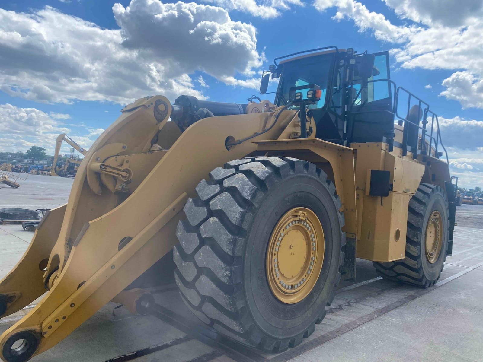 2023 CAT 988KXE