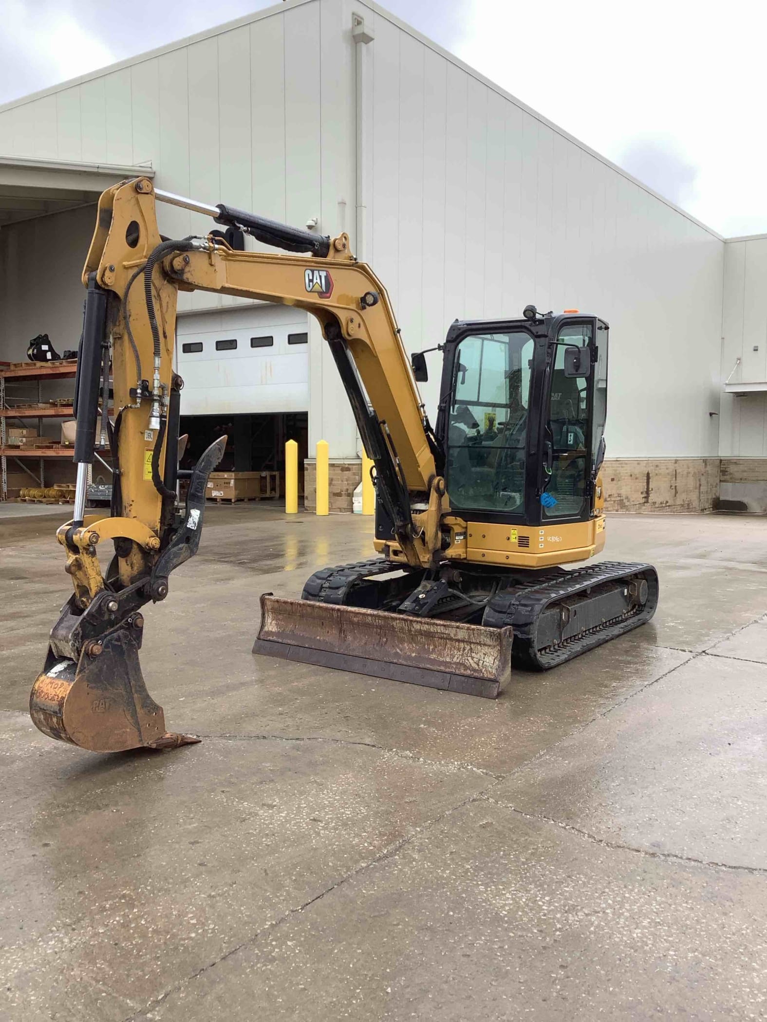 2023 CAT 30507CR