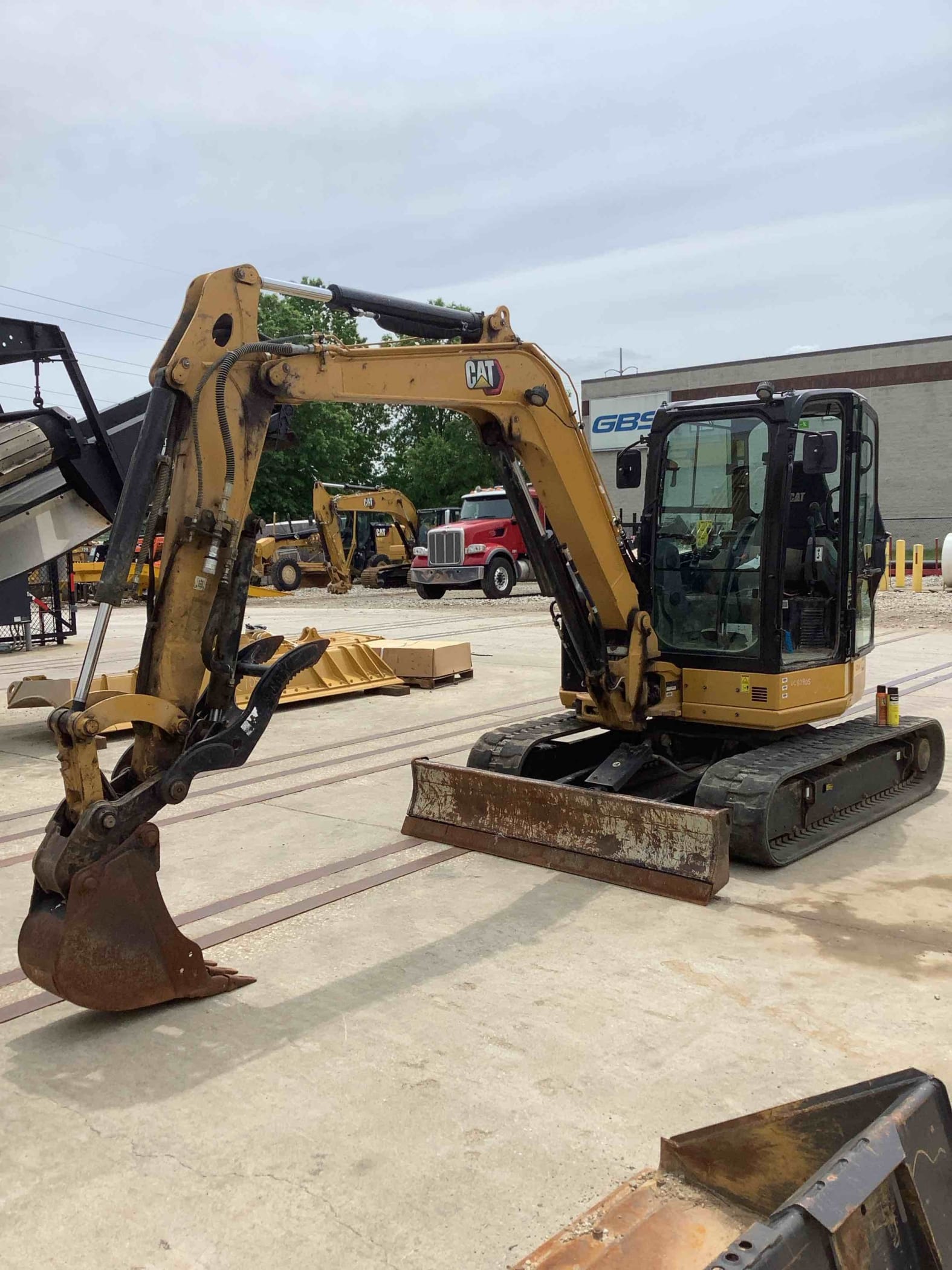 2023 CAT 30507CR