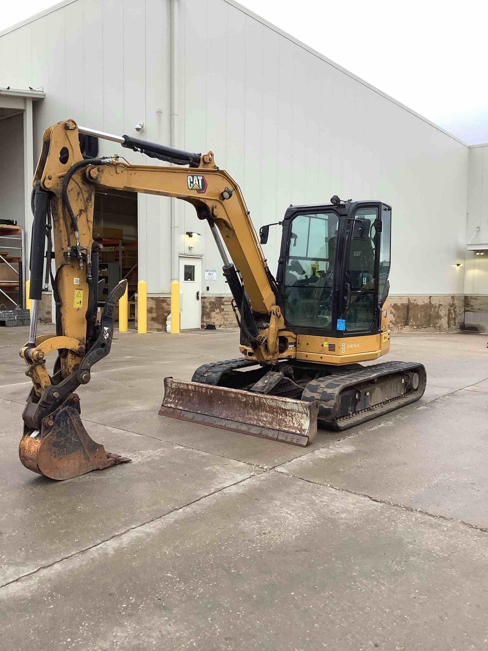 2023 CAT 30507CR