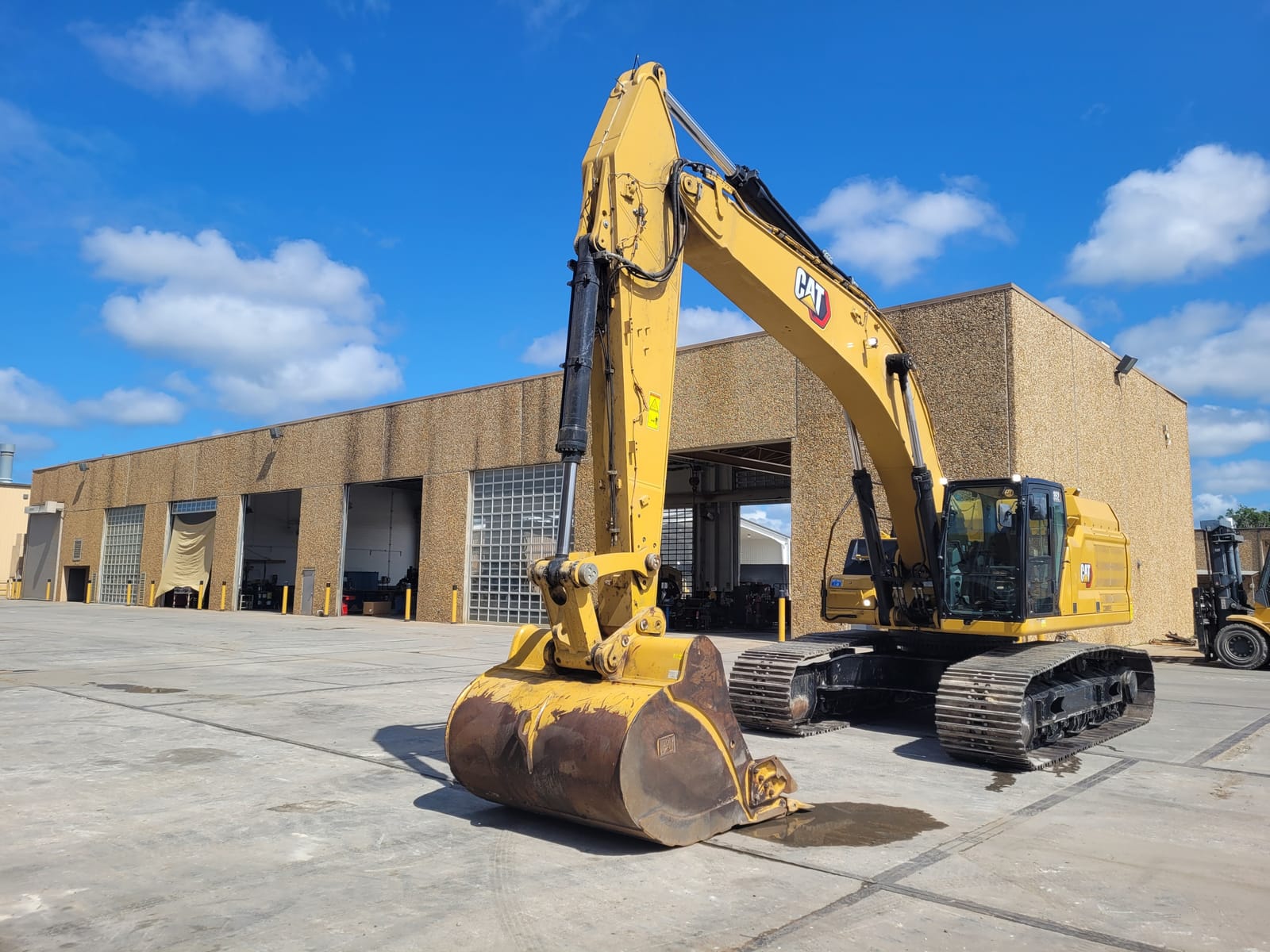 2023 CAT 352-08FG