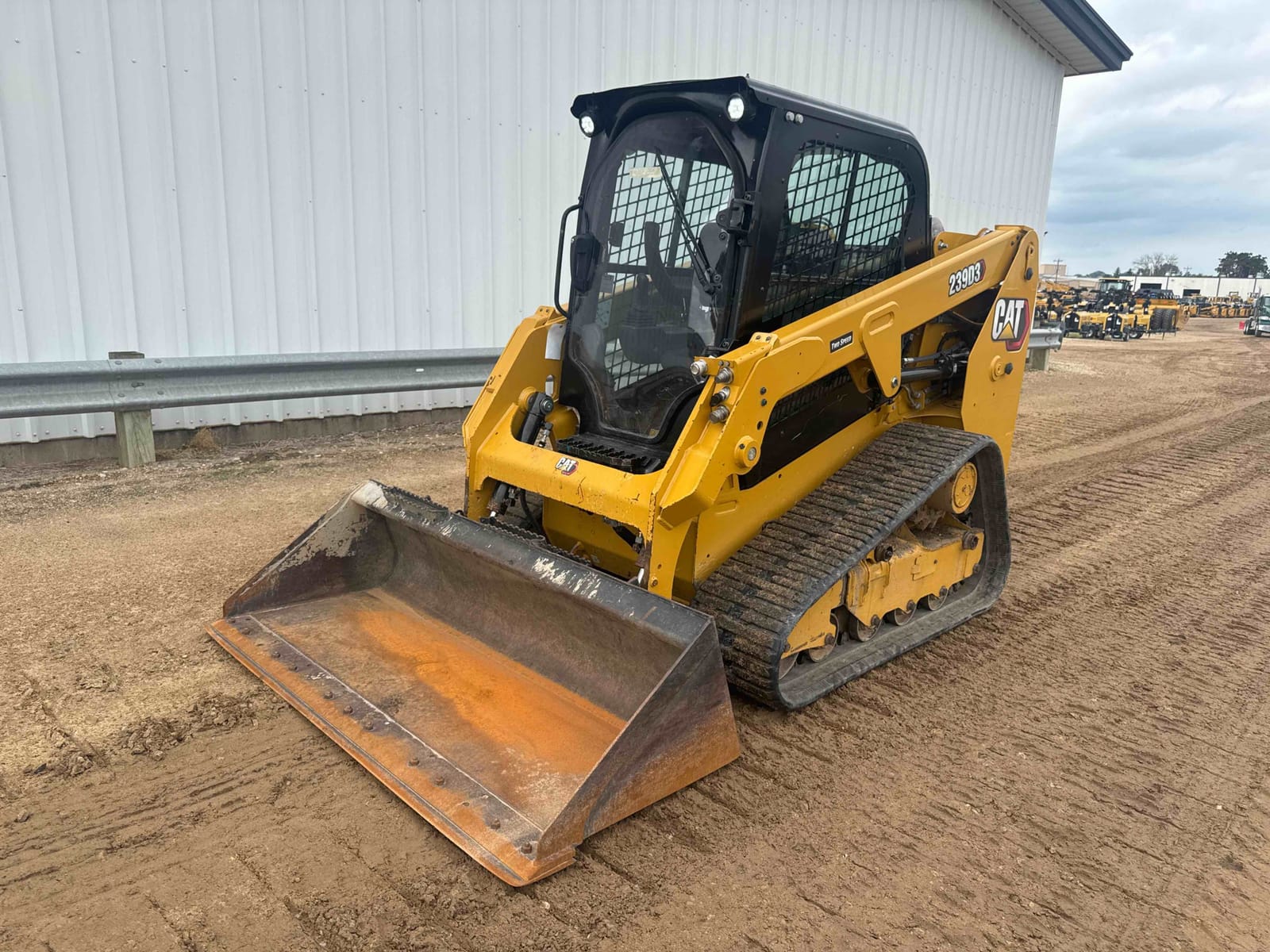 2023 CAT 239D3