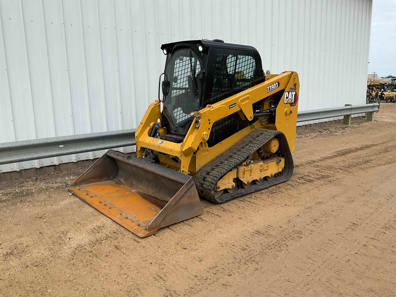 2023 CAT 239D3