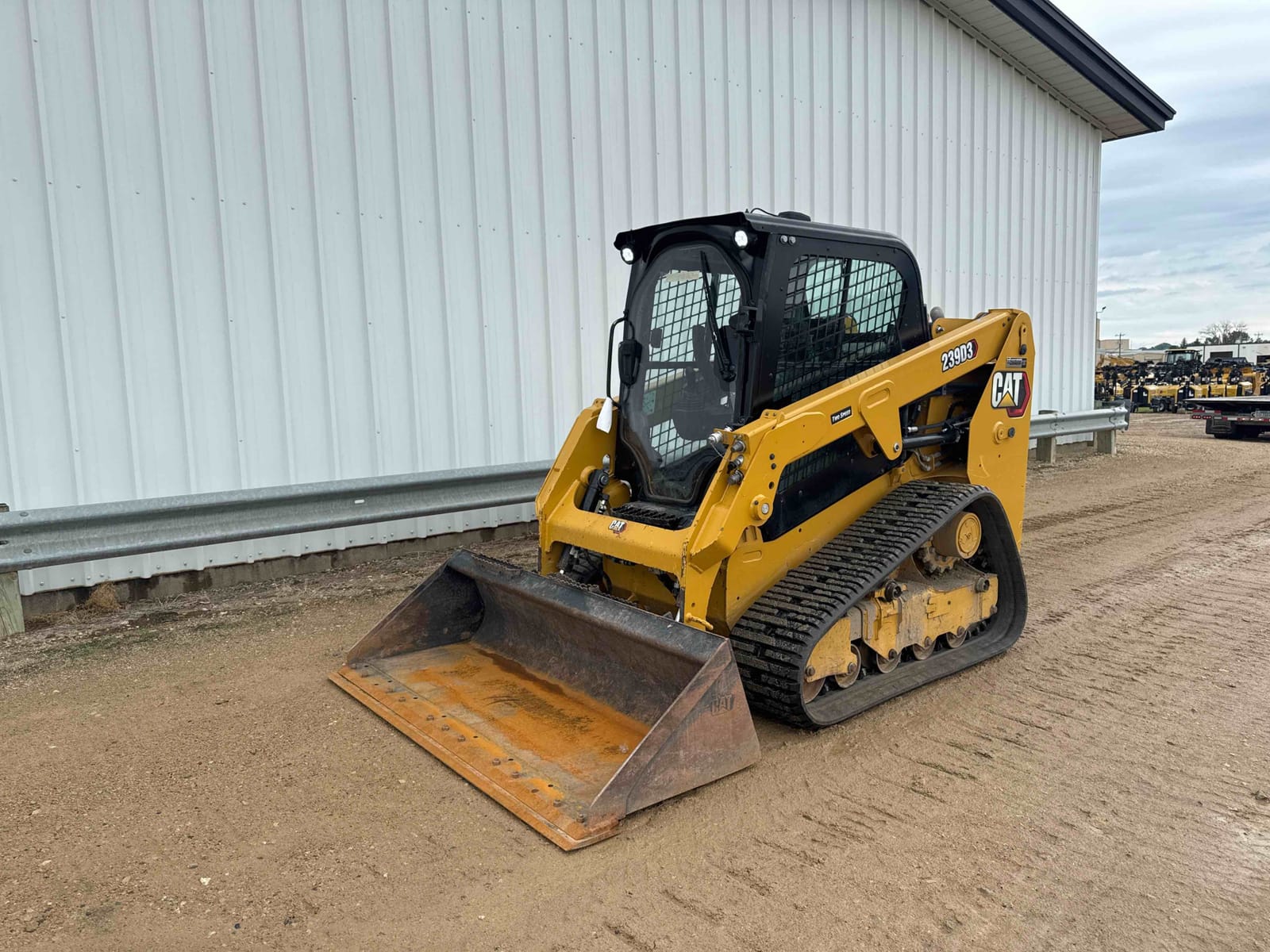 2023 CAT 239D3