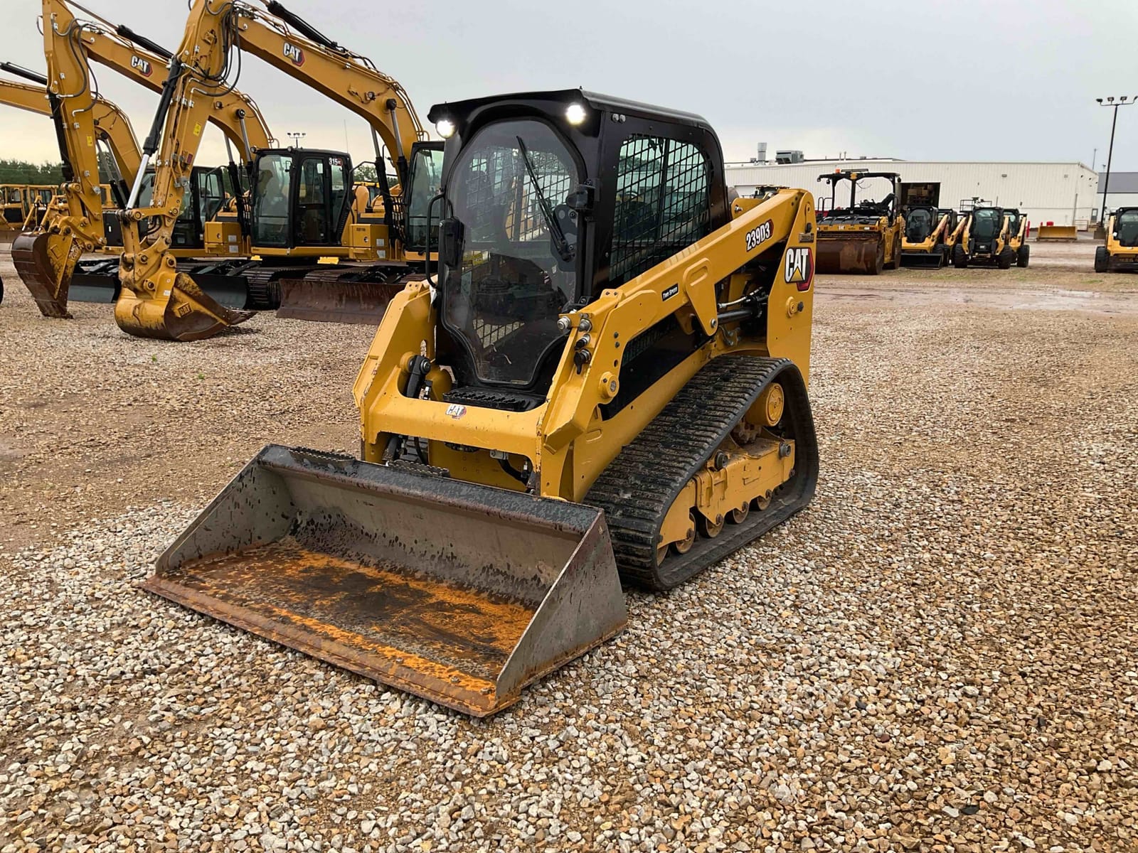 2023 CAT 239D3