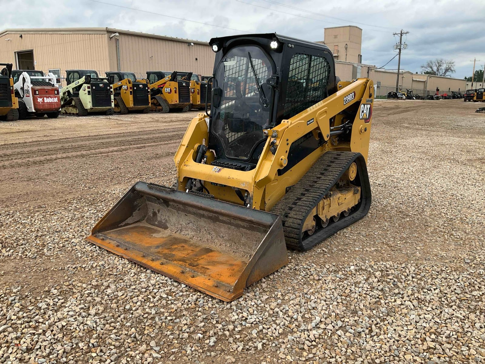 2023 CAT 239D3