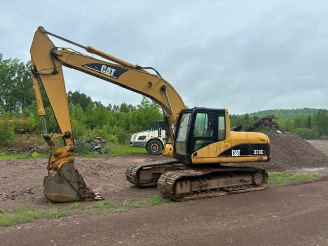 2002 CAT 320