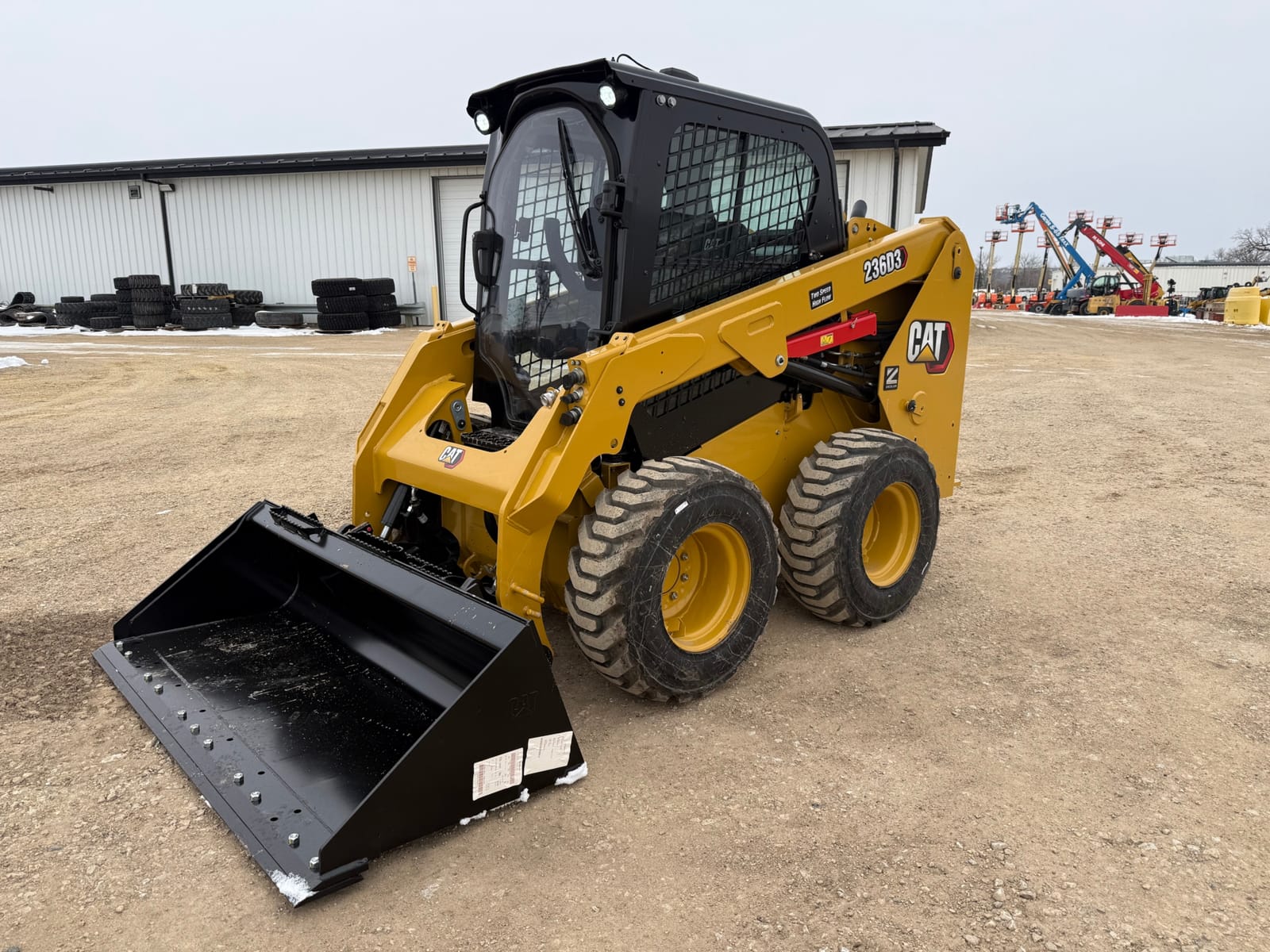 2025 CAT 236D3