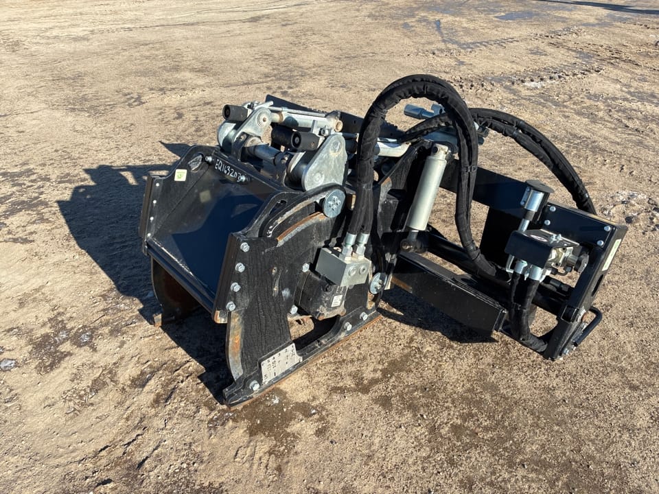2022 CAT PC104