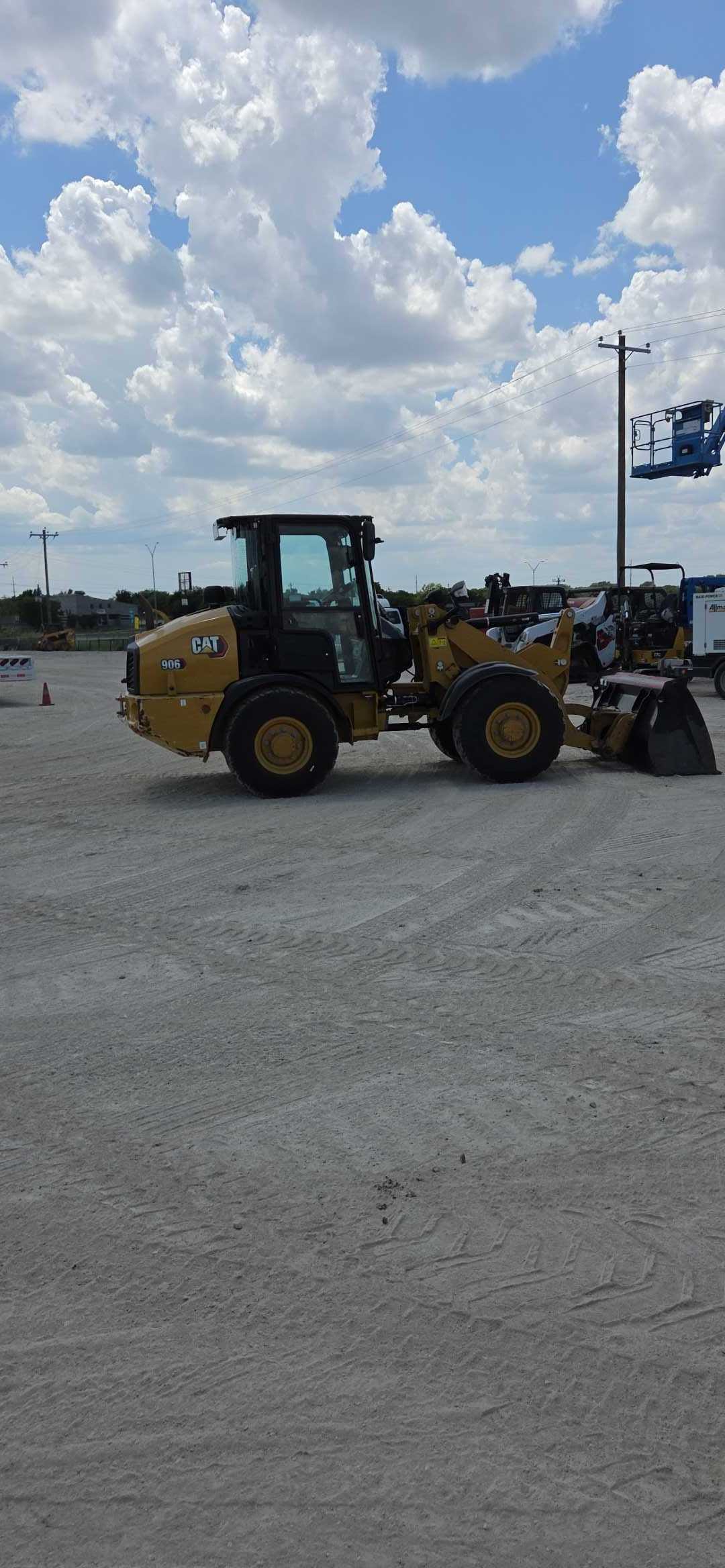 2023 CAT 906 CAB
