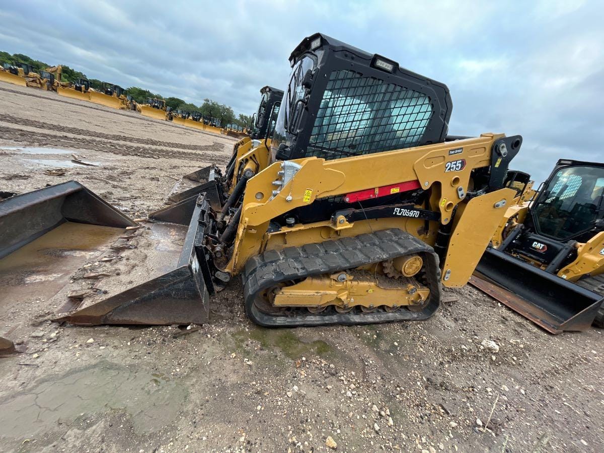 2025 CAT 255 CAB