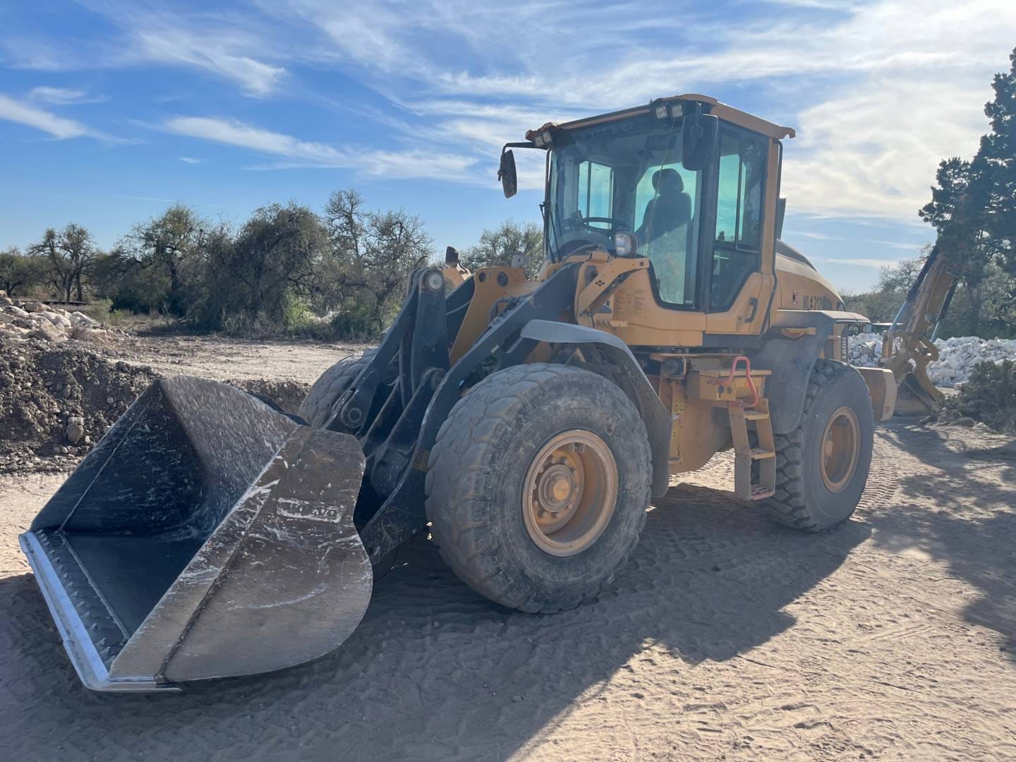 2022 VOLVO L60