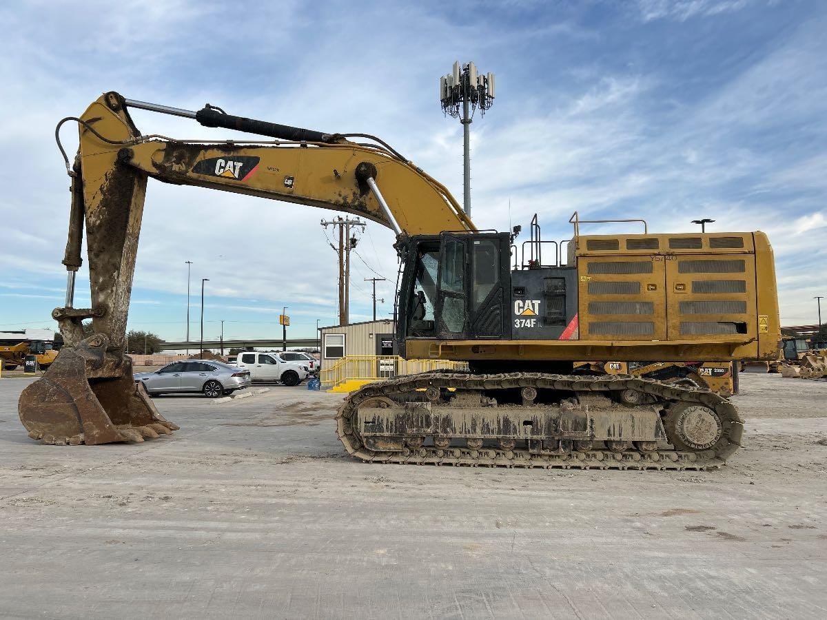 2015 CAT 374FL
