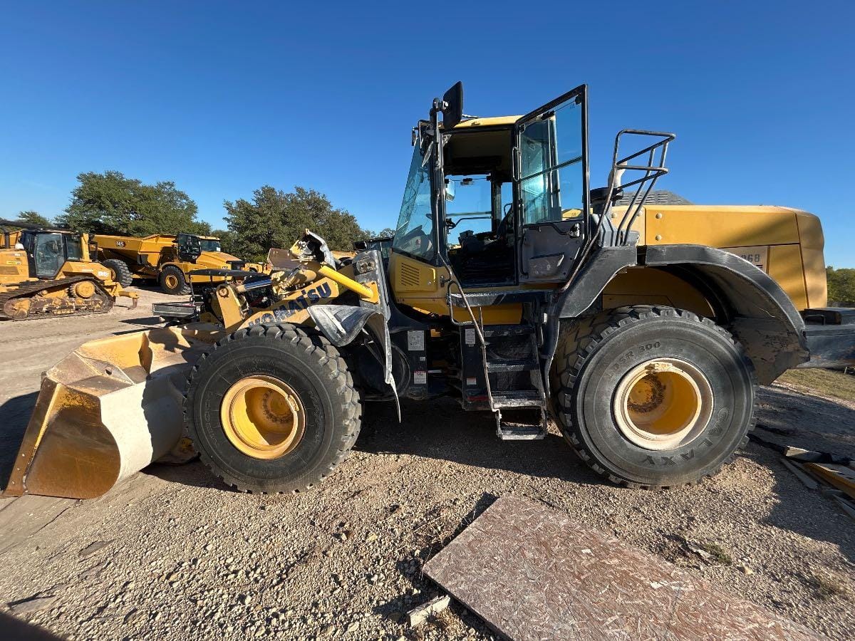 2019 KOMATSU WA380-8