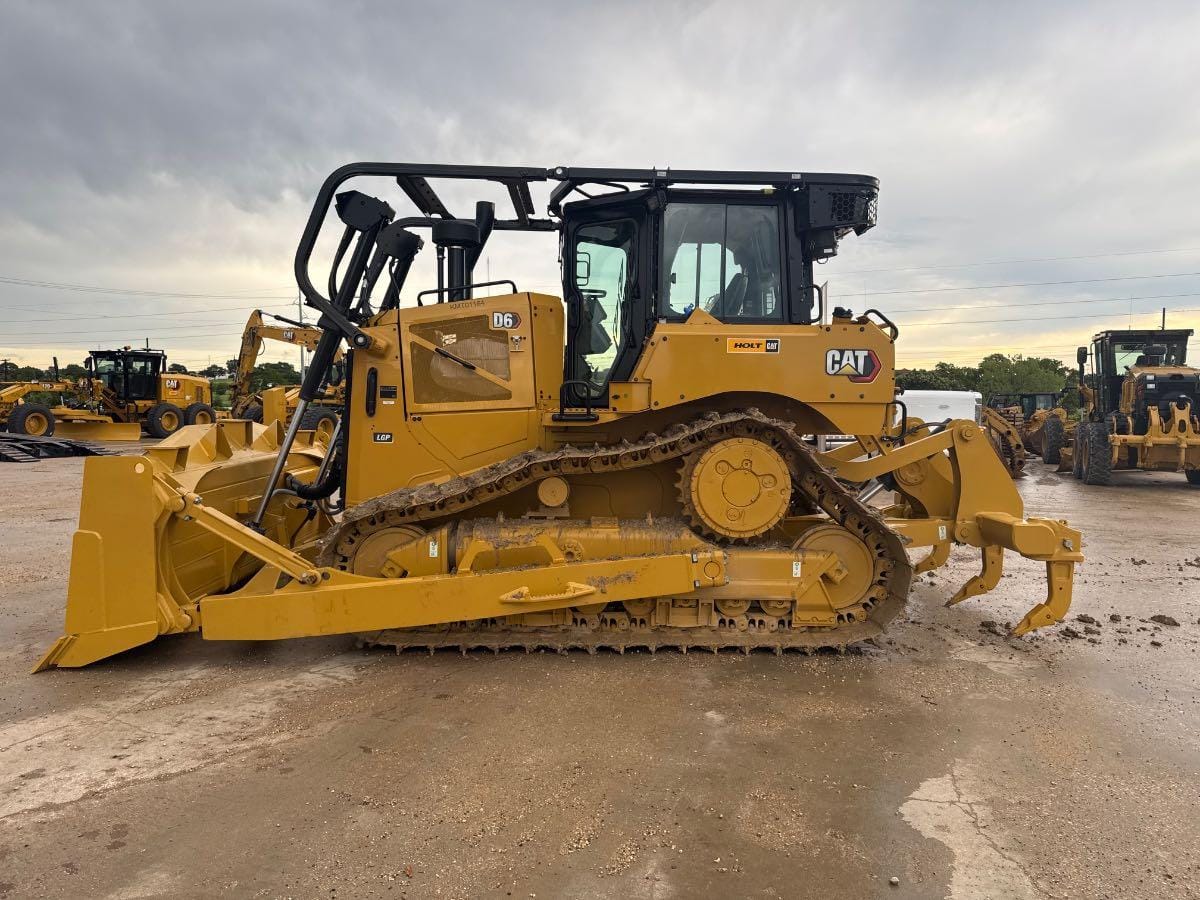 2025 CAT D6 LGP