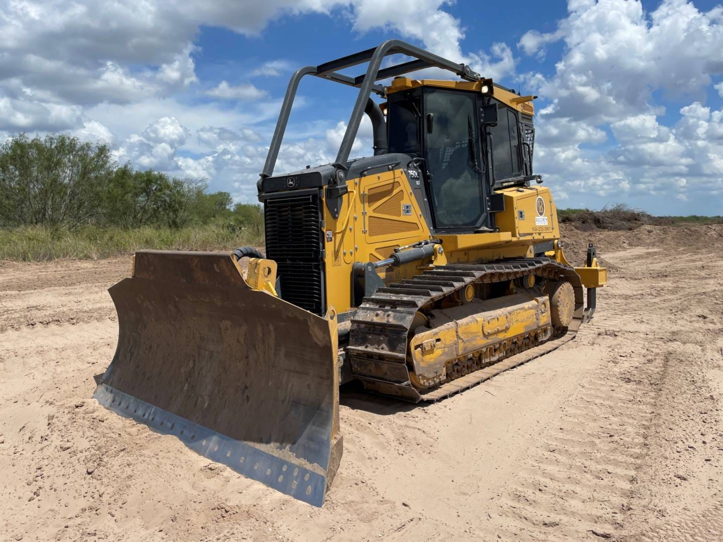 2023 JOHN DEERE 750L XLT