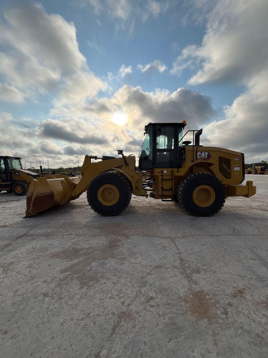 2023 CAT 950GC