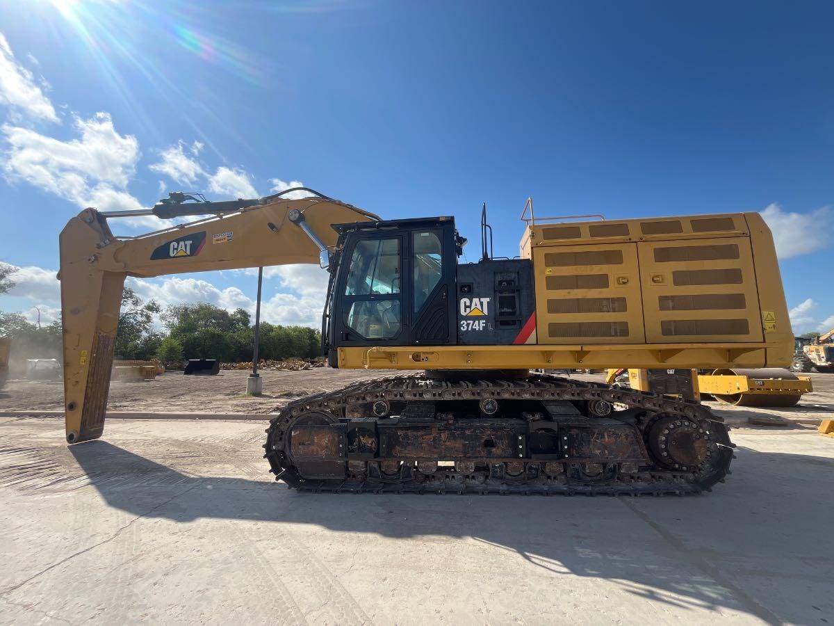 2016 CAT 374FL