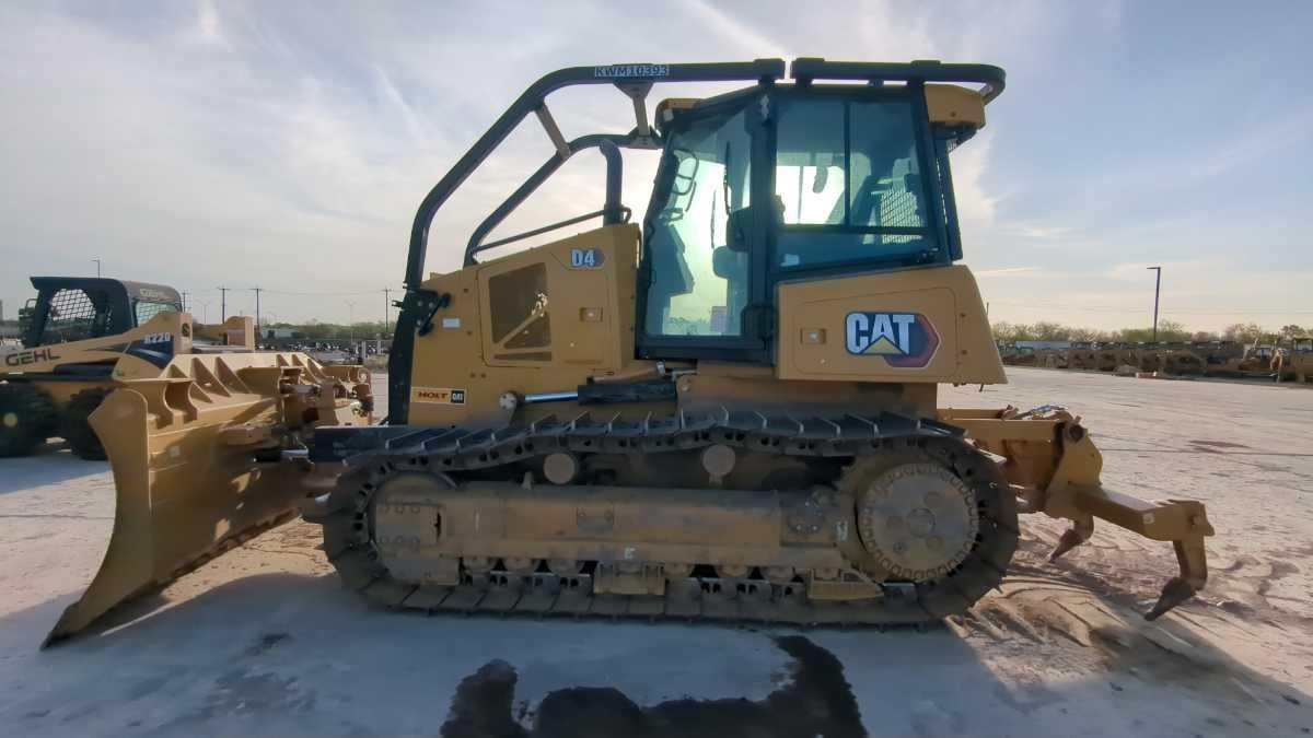 2024 CAT D4 CAB