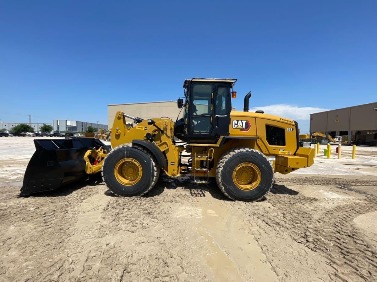 2025 CAT 938 QC