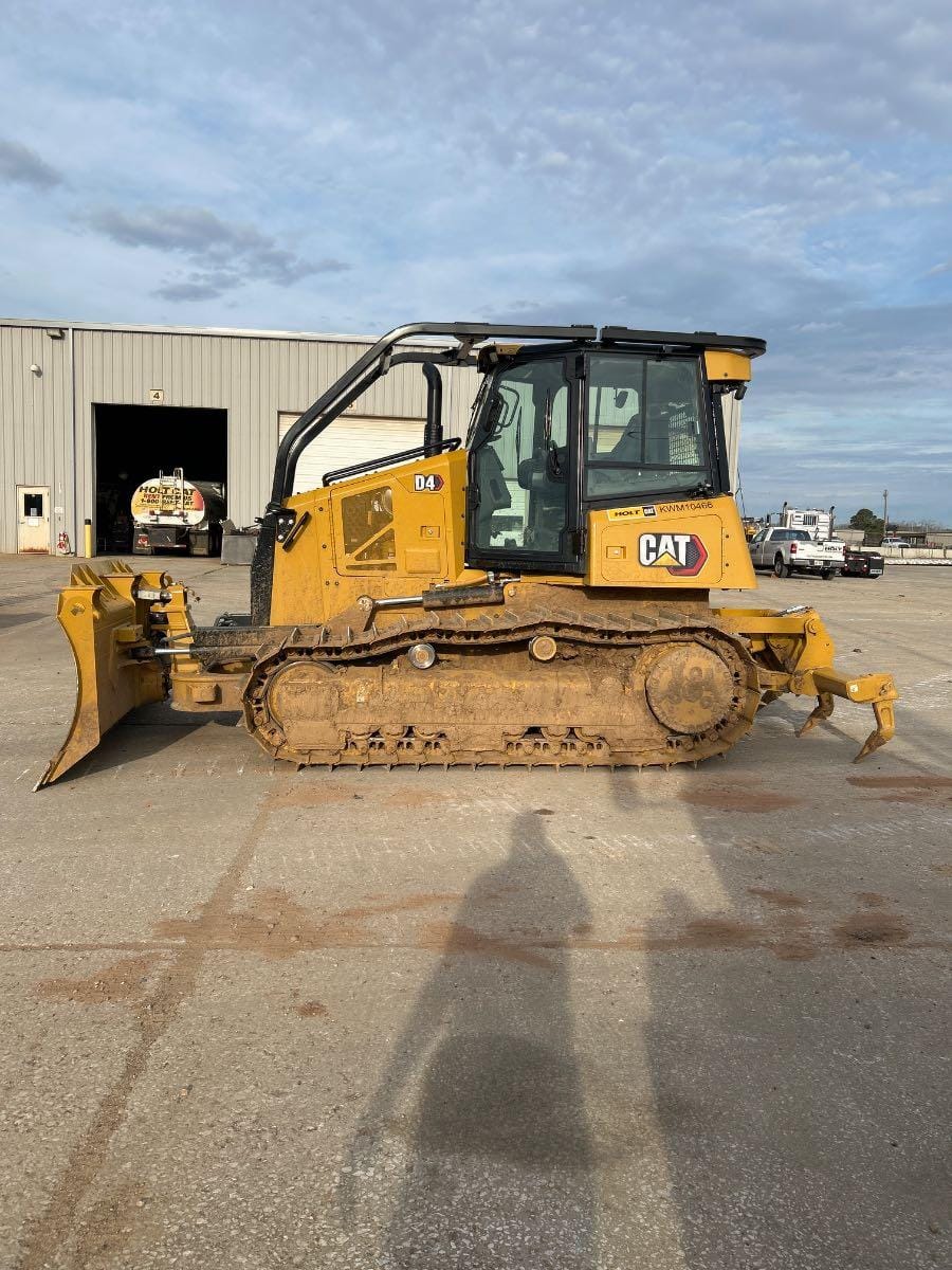 2024 CAT D4 CAB