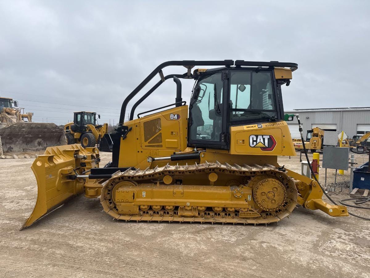 2024 CAT D4 CAB