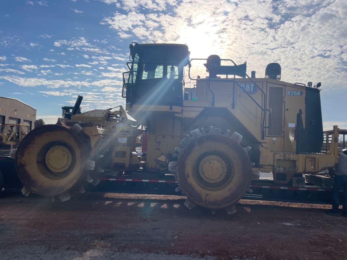 2023 CAT 826K