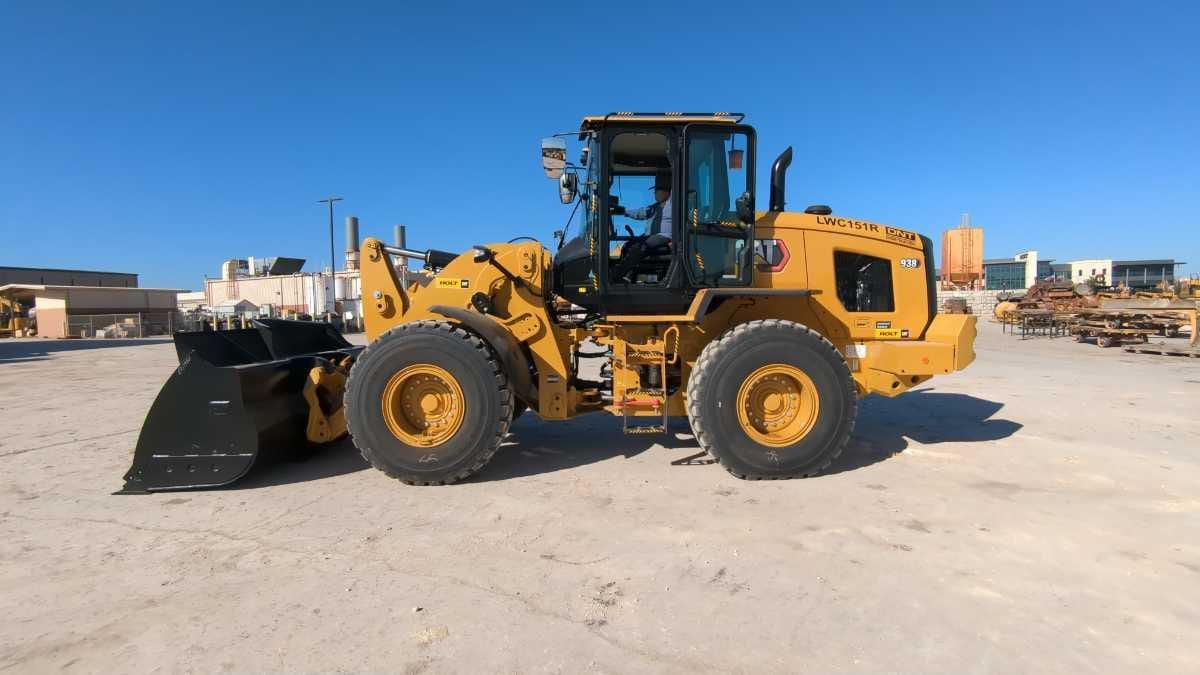 2025 CAT 938 QC