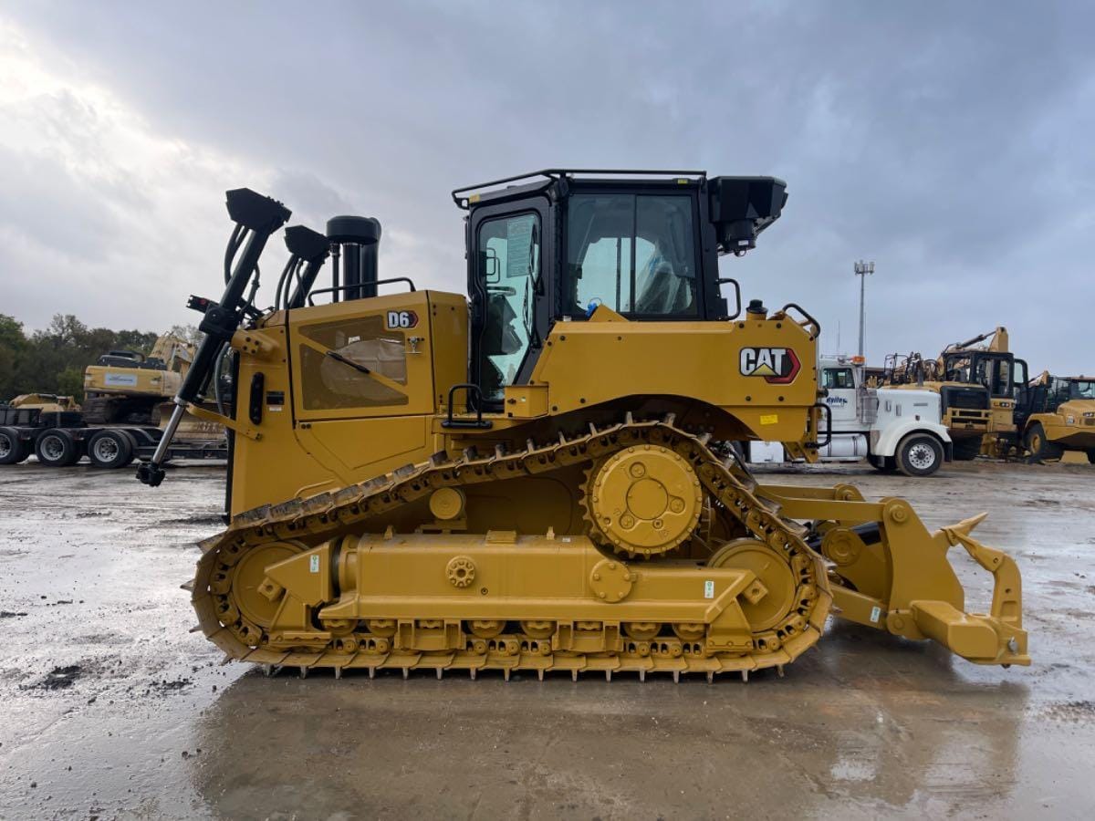 2025 CAT D6