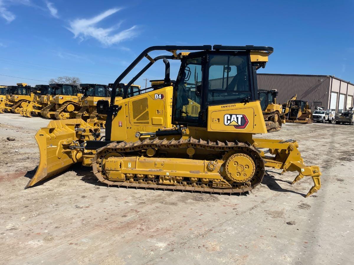 2024 CAT D4 CAB