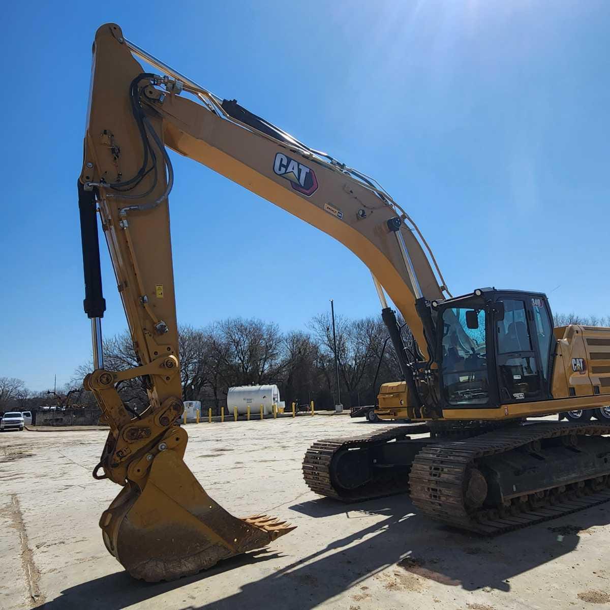 2023 CAT 340 12 TC