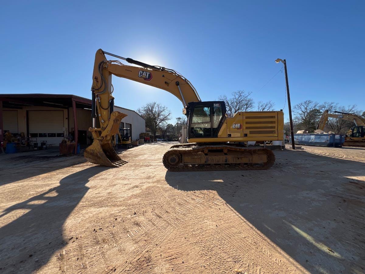 2023 CAT 340 12 TC