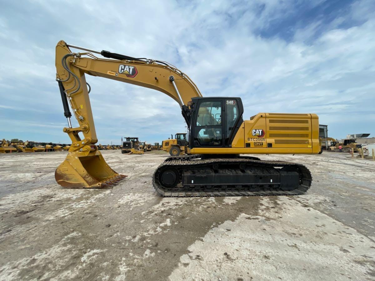 2023 CAT 340 10 TC