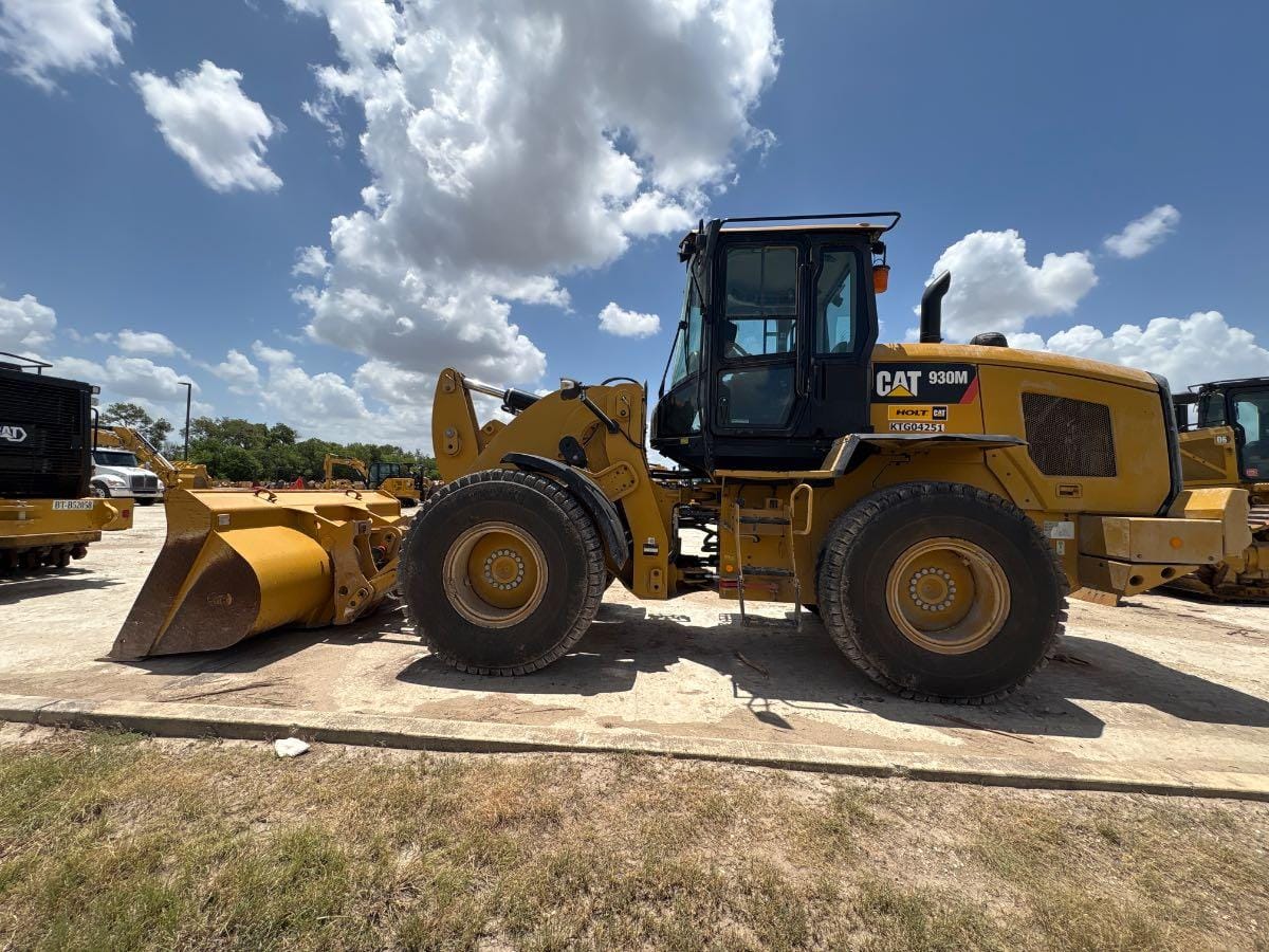 2018 CAT 930M