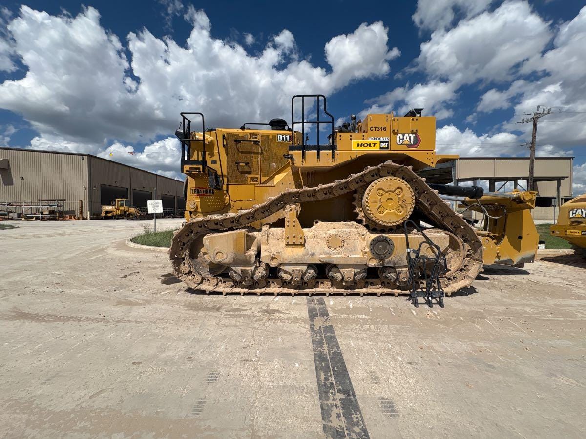 2023 CAT D11