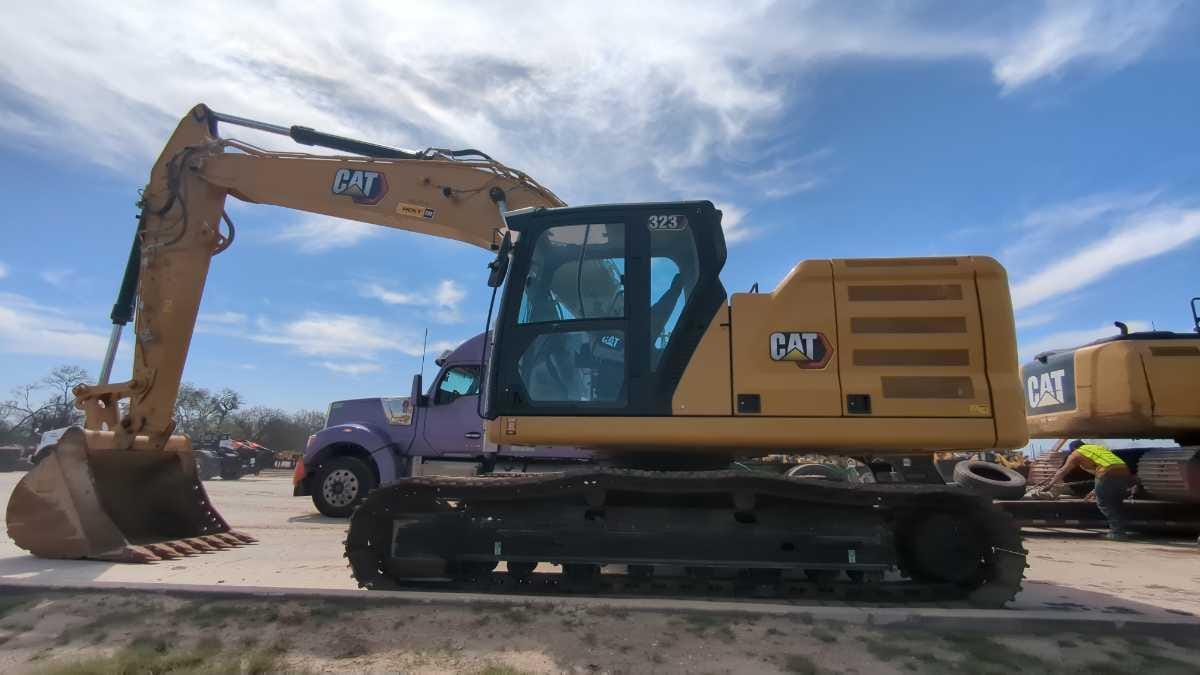 2023 CAT 323 TC
